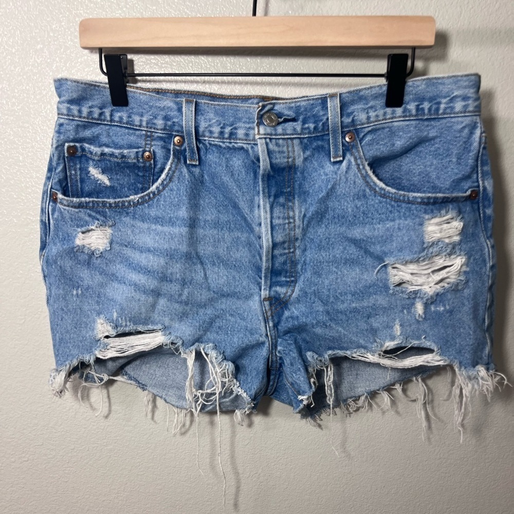Levi's 501® Women's High Rise Jean Shorts Light Wash Denim Distressed Size 33